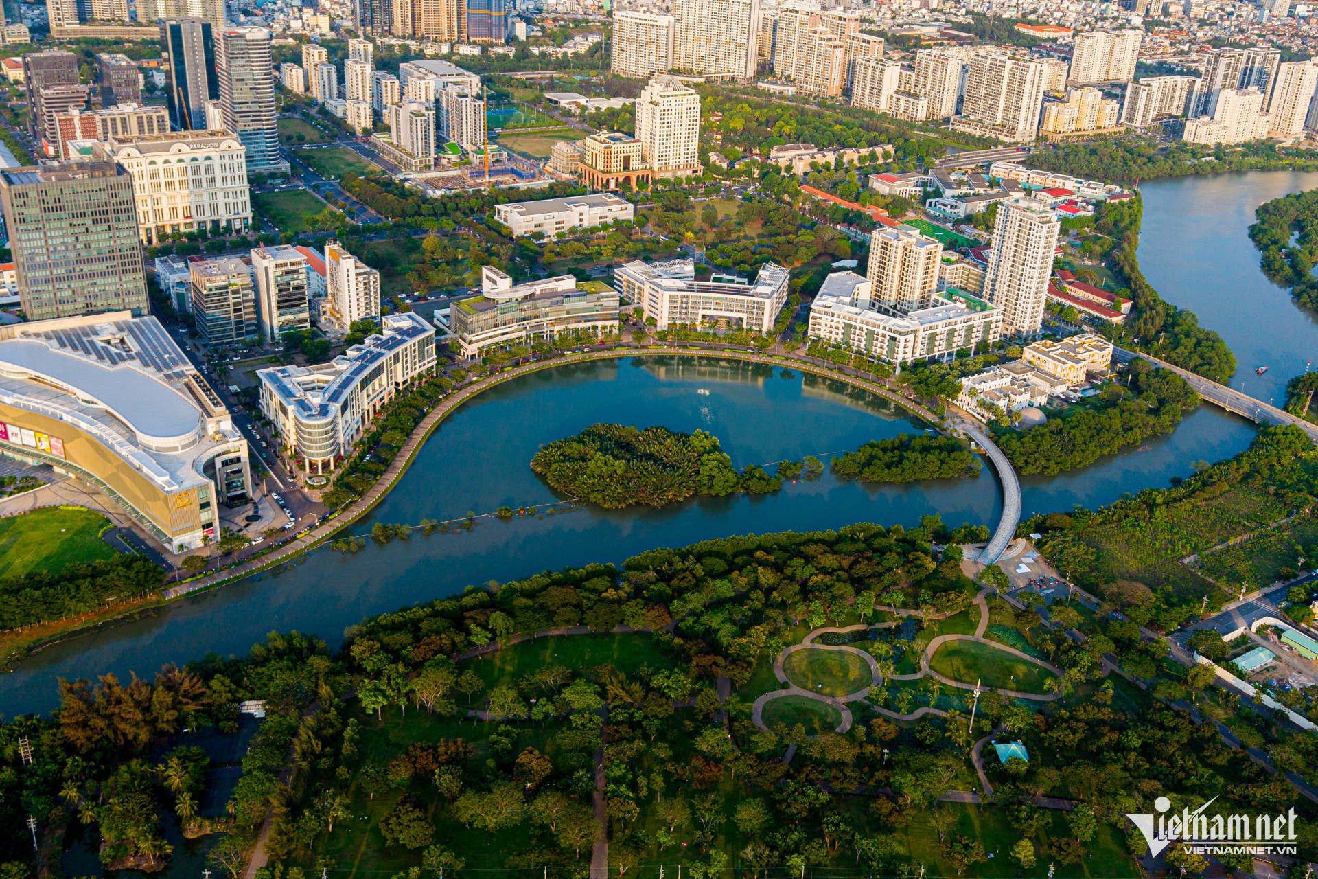 w tphcm nguyen hue 17 104142.jpg