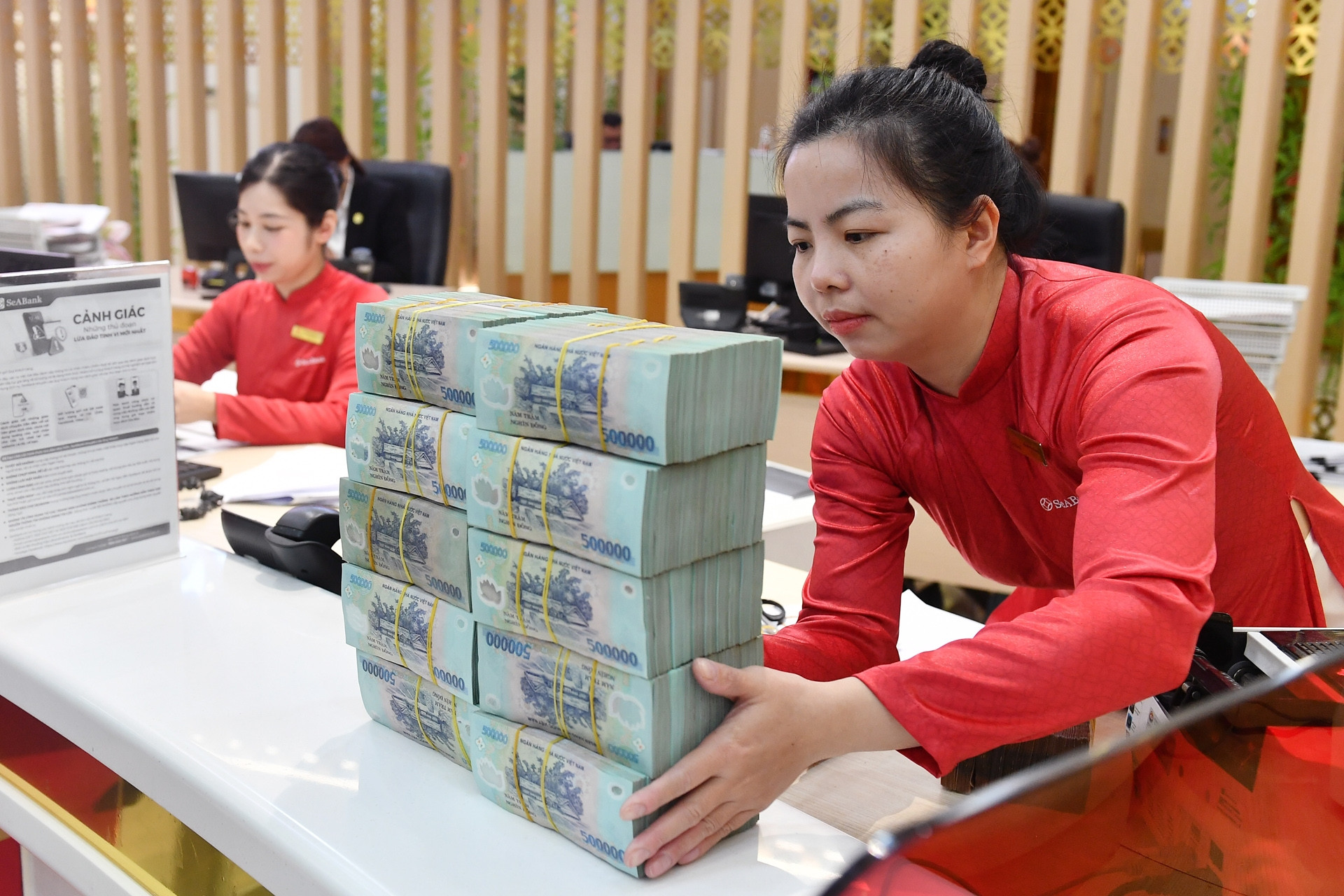 Lãi suất ngân hàng hôm nay 14/1/2026: Thêm nhà băng đẩy lãi suất lên cao