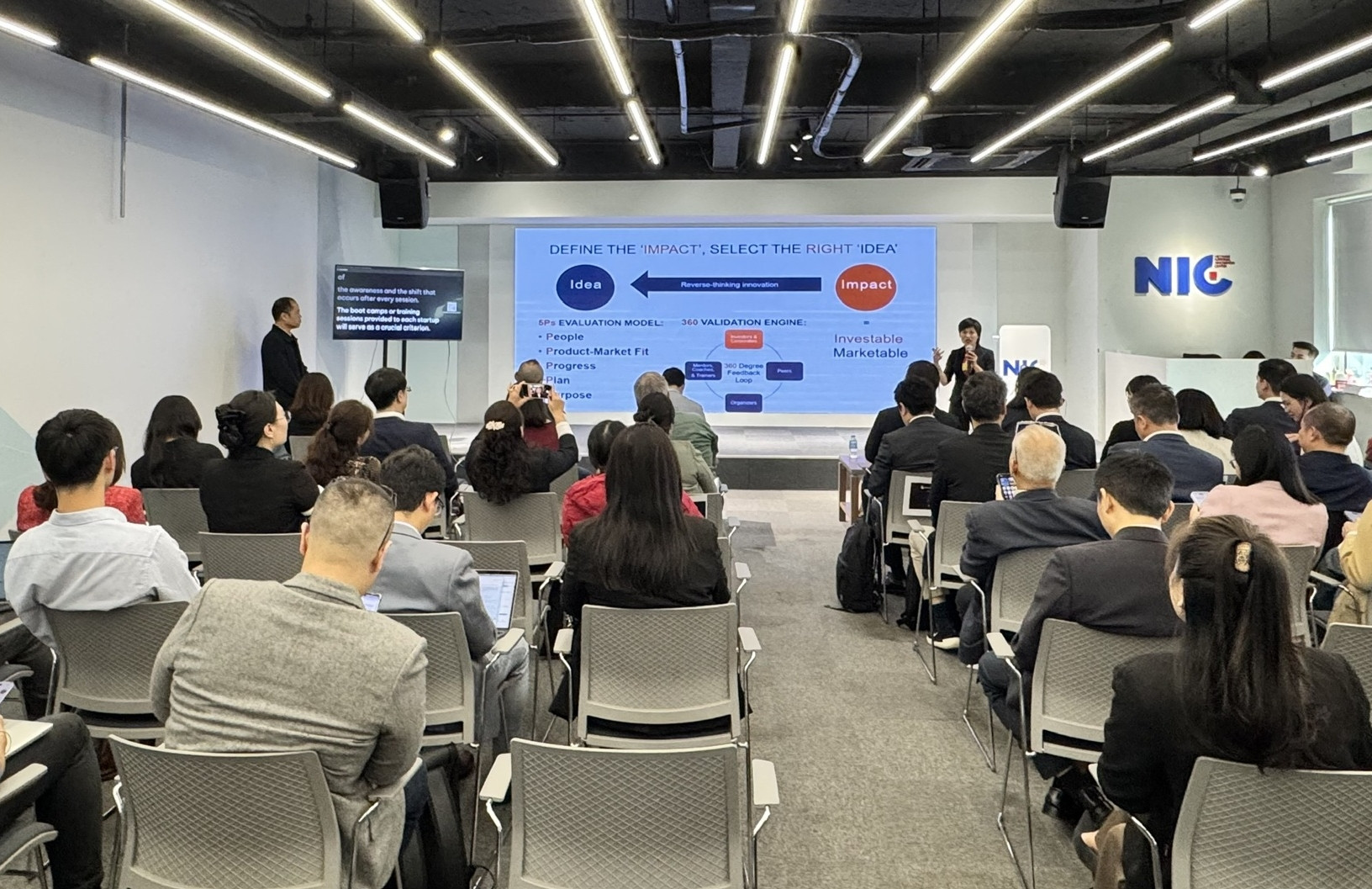 9 startup AI Việt trình diễn giải pháp trước doanh nghiệp Nhật Bản