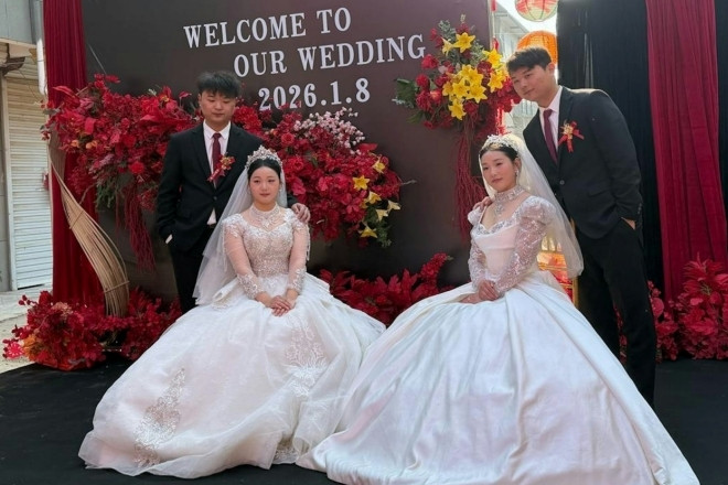 Chị em song sinh lấy anh em sinh đôi và điều đặc biệt về người bác ruột