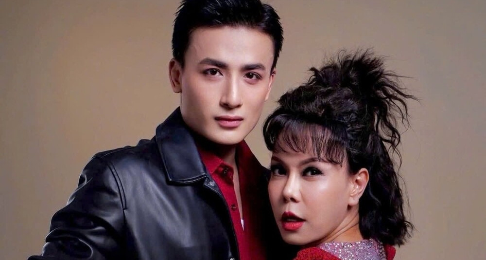 Phó giáo sư Tân Nhàn trẻ trung ở tuổi 44, Việt ...