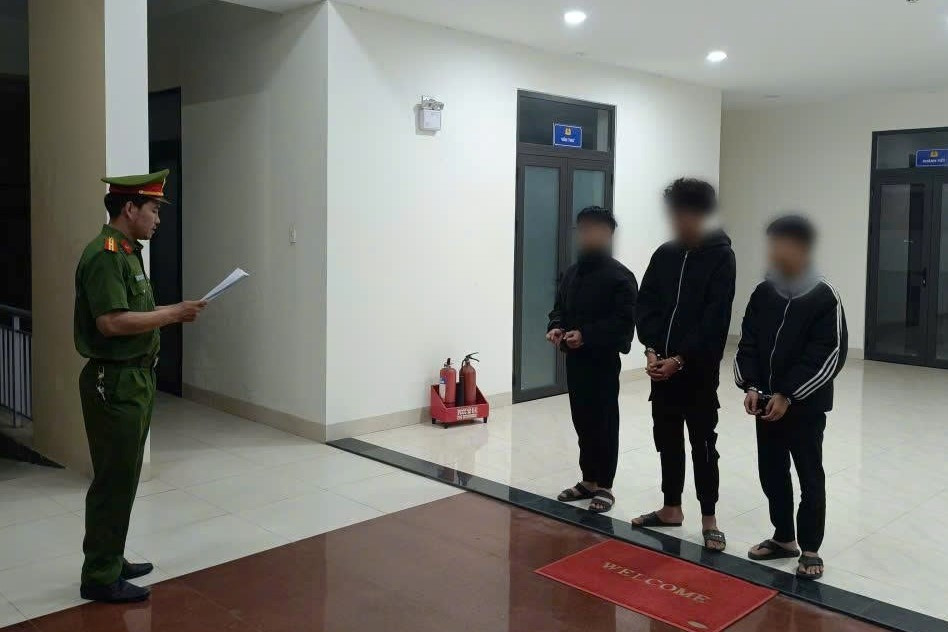 Tạm giữ hình sự 3 thiếu niên dụ bé gái đến phòng trọ rồi hiếp dâm