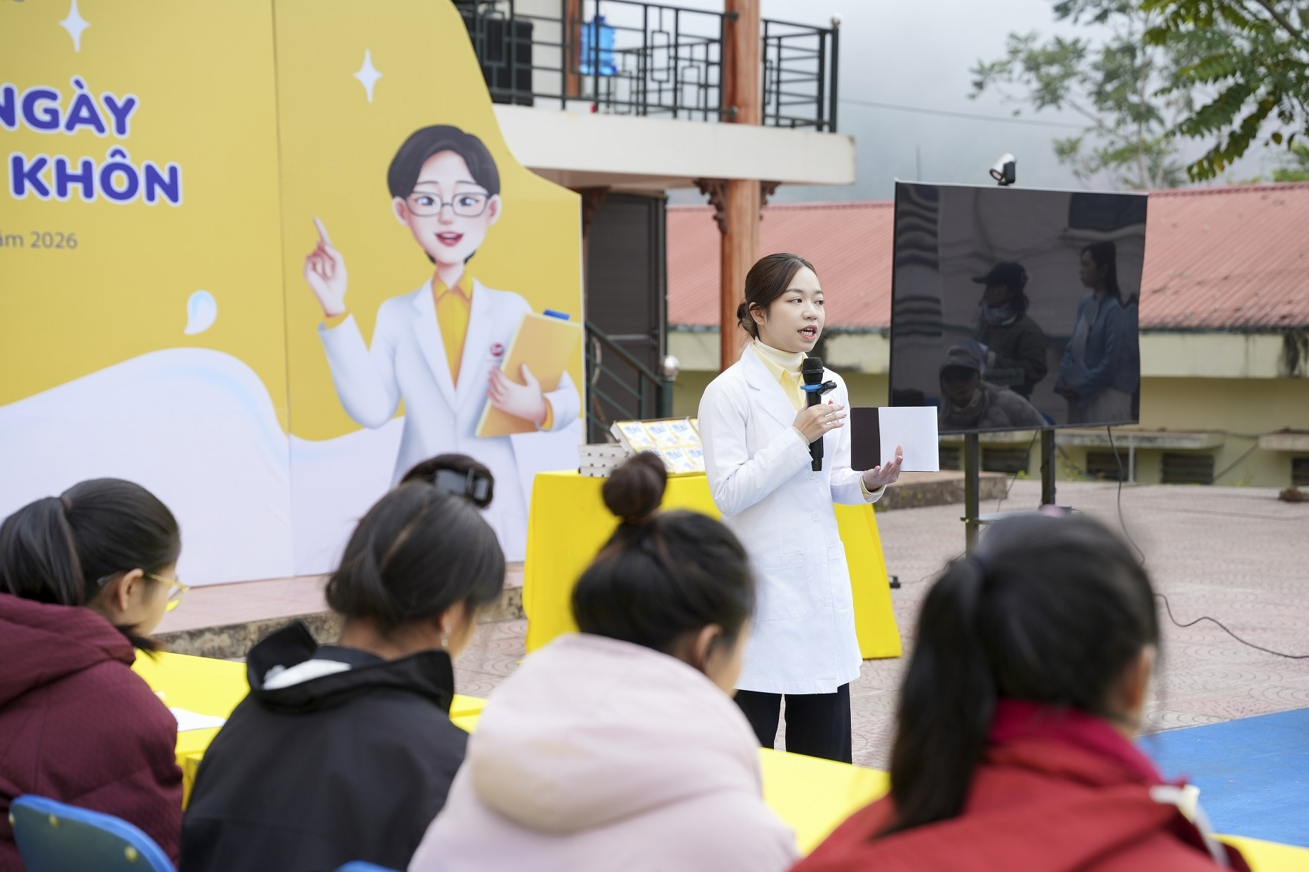 Trao tặng 140.000 hũ sản phẩm Zott Monte cho trẻ em vùng cao