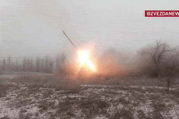 Video pháo phản lực 'Cuồng phong' Nga bắn phá nhiều mục tiêu Ukraine ở Pokrovsk