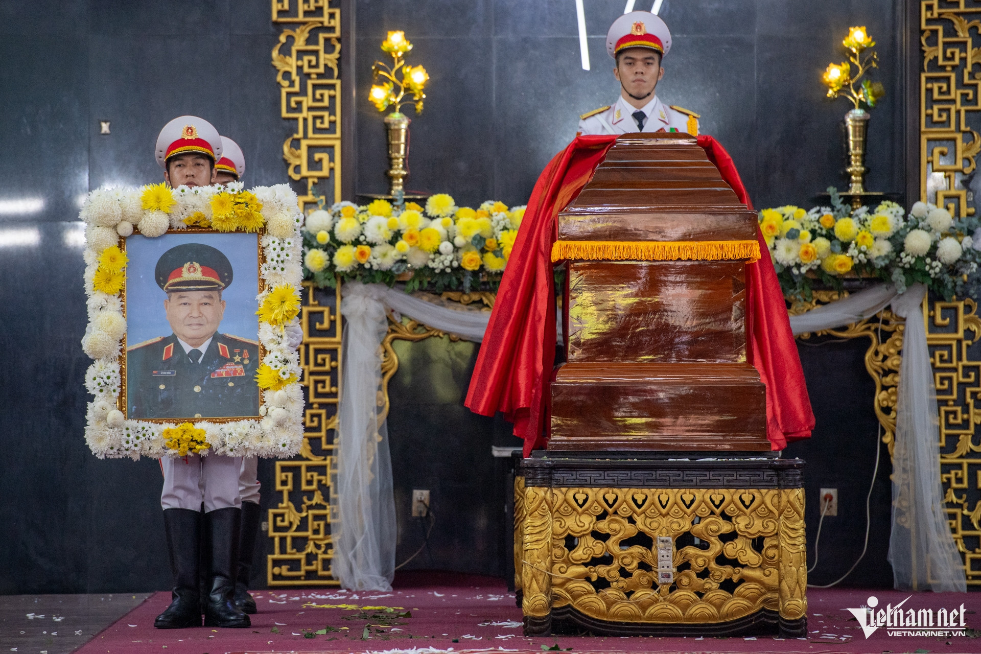 W-Lễ tang đại tướng Lê Văn Dũng Tuấn Hùng 14.jpg