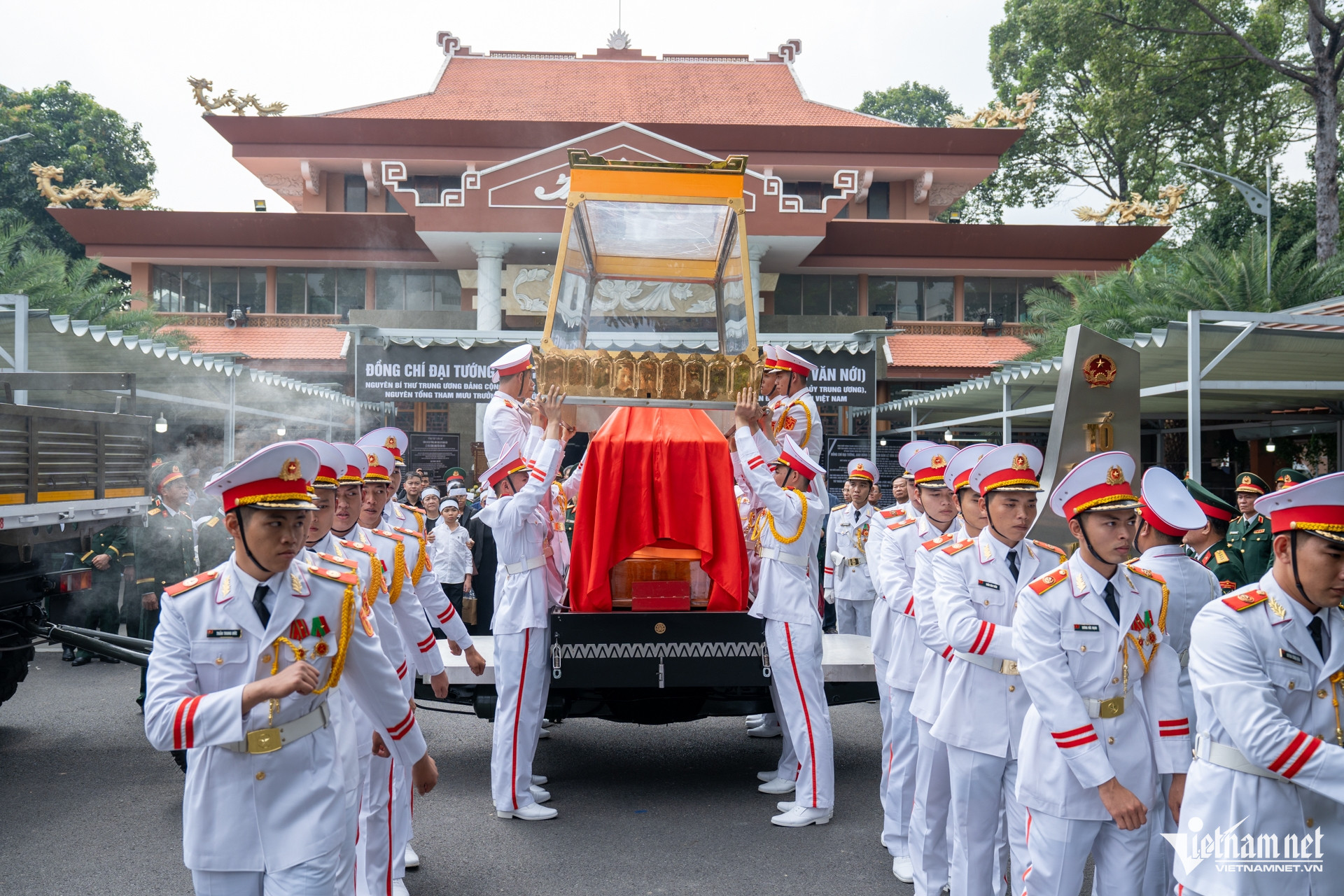 W-Lễ tang đại tướng Lê Văn Dũng Tuấn Hùng 51.jpg