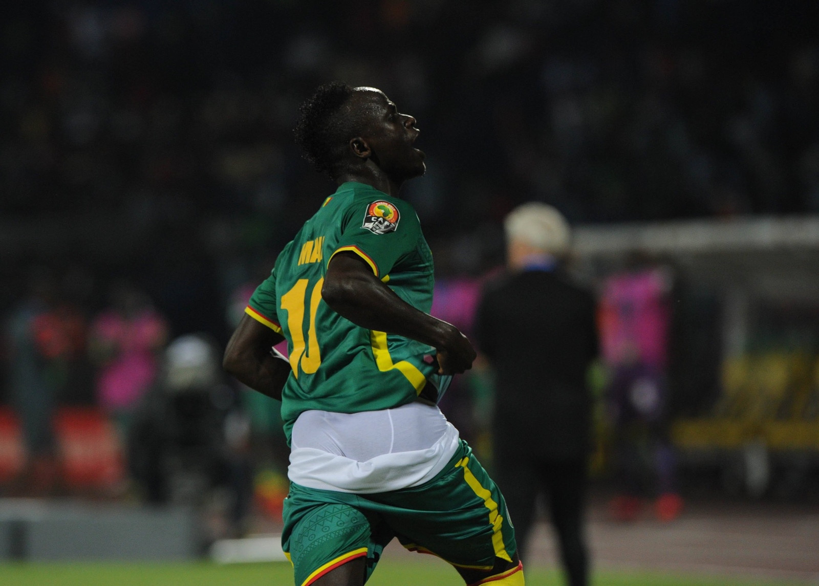 Mane trở thành người hùng của Senegal