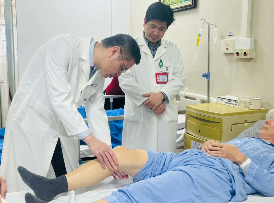 Phó giáo sư cảnh báo căn bệnh 'cứ đứng lên là đau' cả triệu người Việt mắc