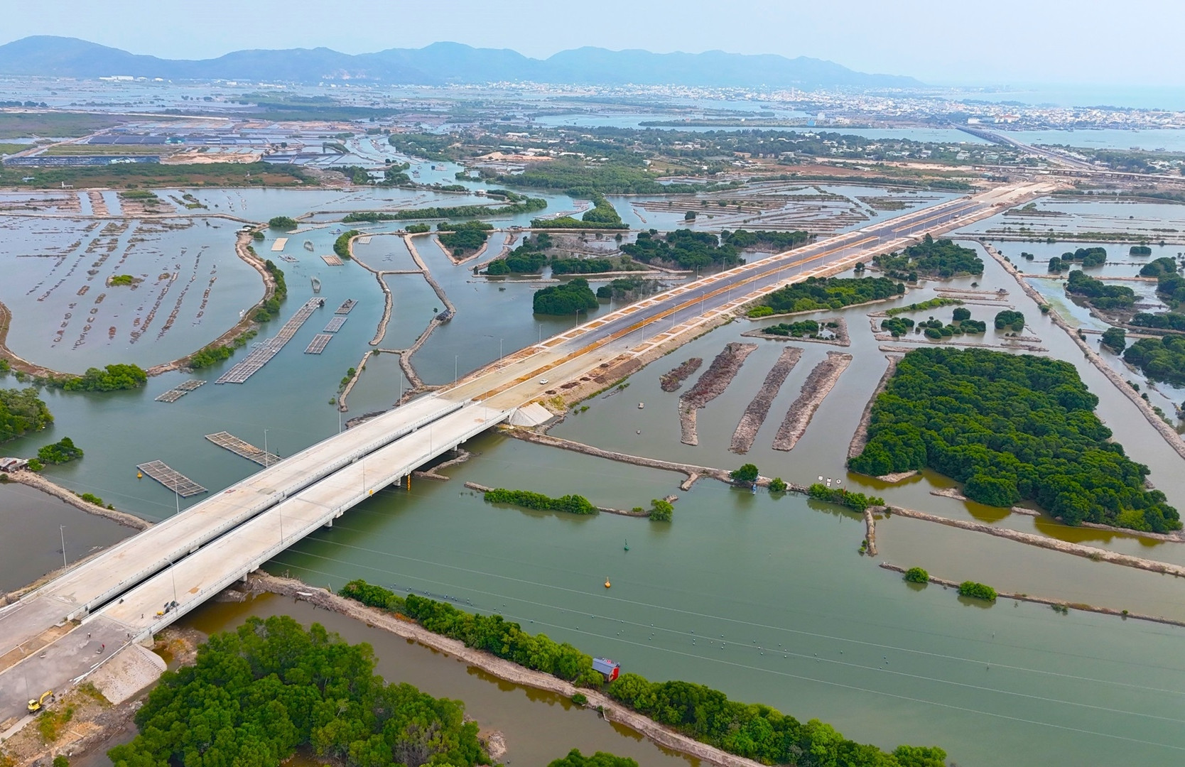 Cận cảnh tuyến đường ven biển 7.000 tỷ đồng đang thành hình ở TPHCM