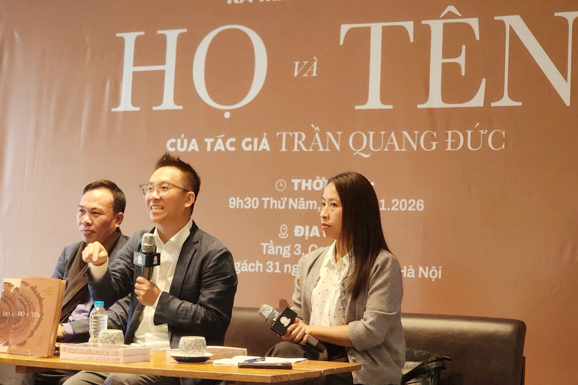 Cuốn sách kể chuyện danh tính người Việt