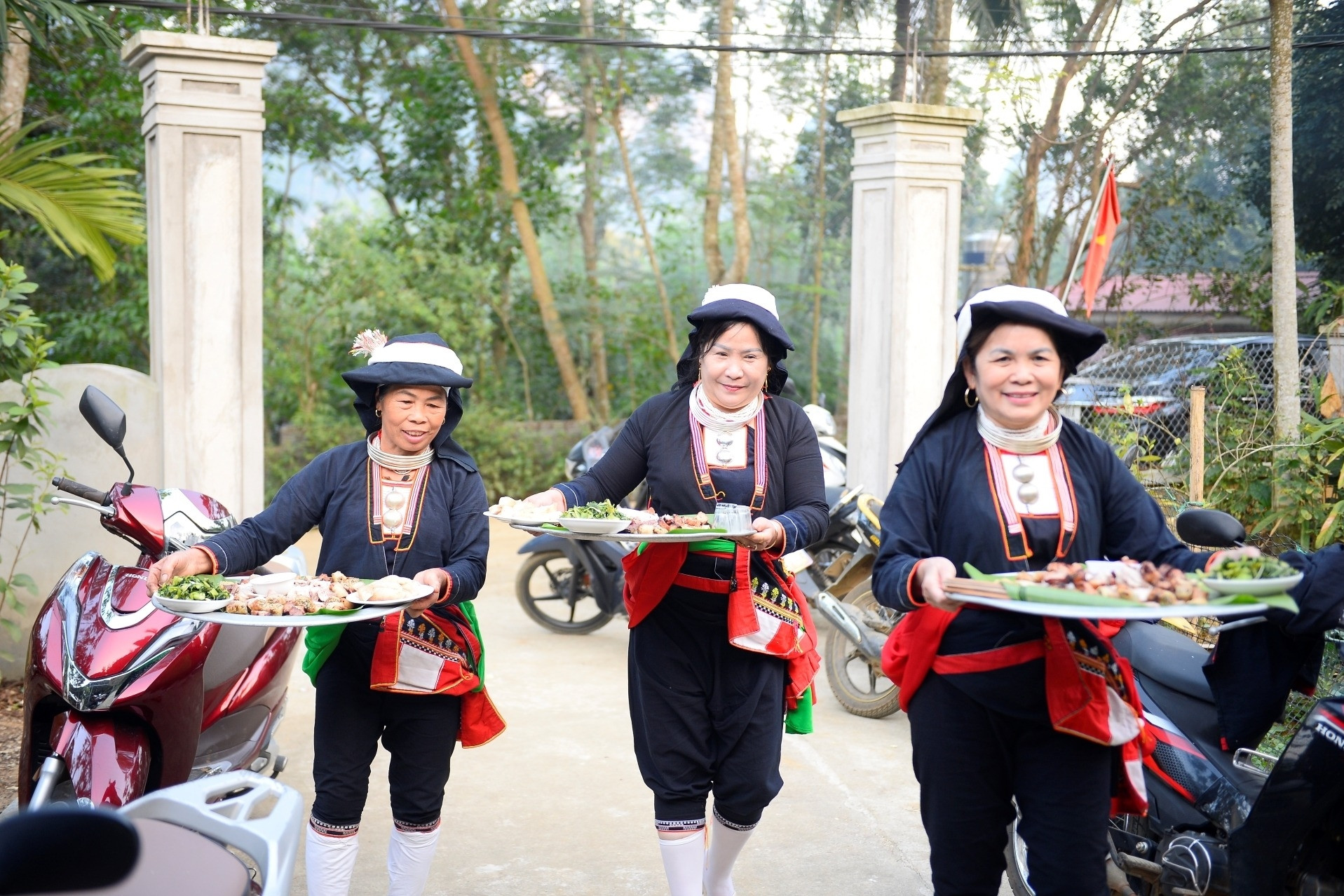 Độc đáo mâm cỗ 'Tết năm cùng' của người Dao ở Thanh Hóa