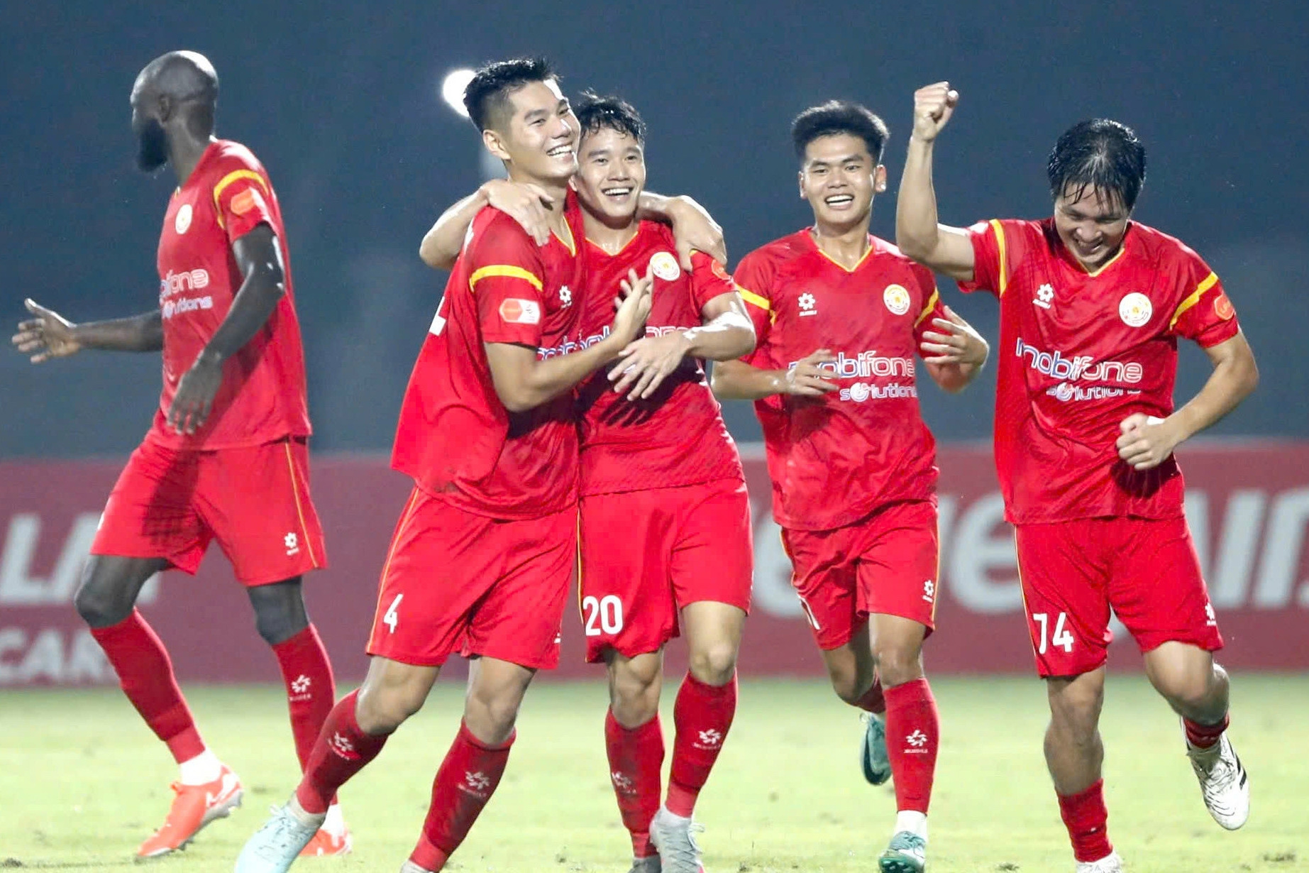 Đội bóng của Thanh Nhàn, Hiểu Minh nhận tin vui ở V-League
