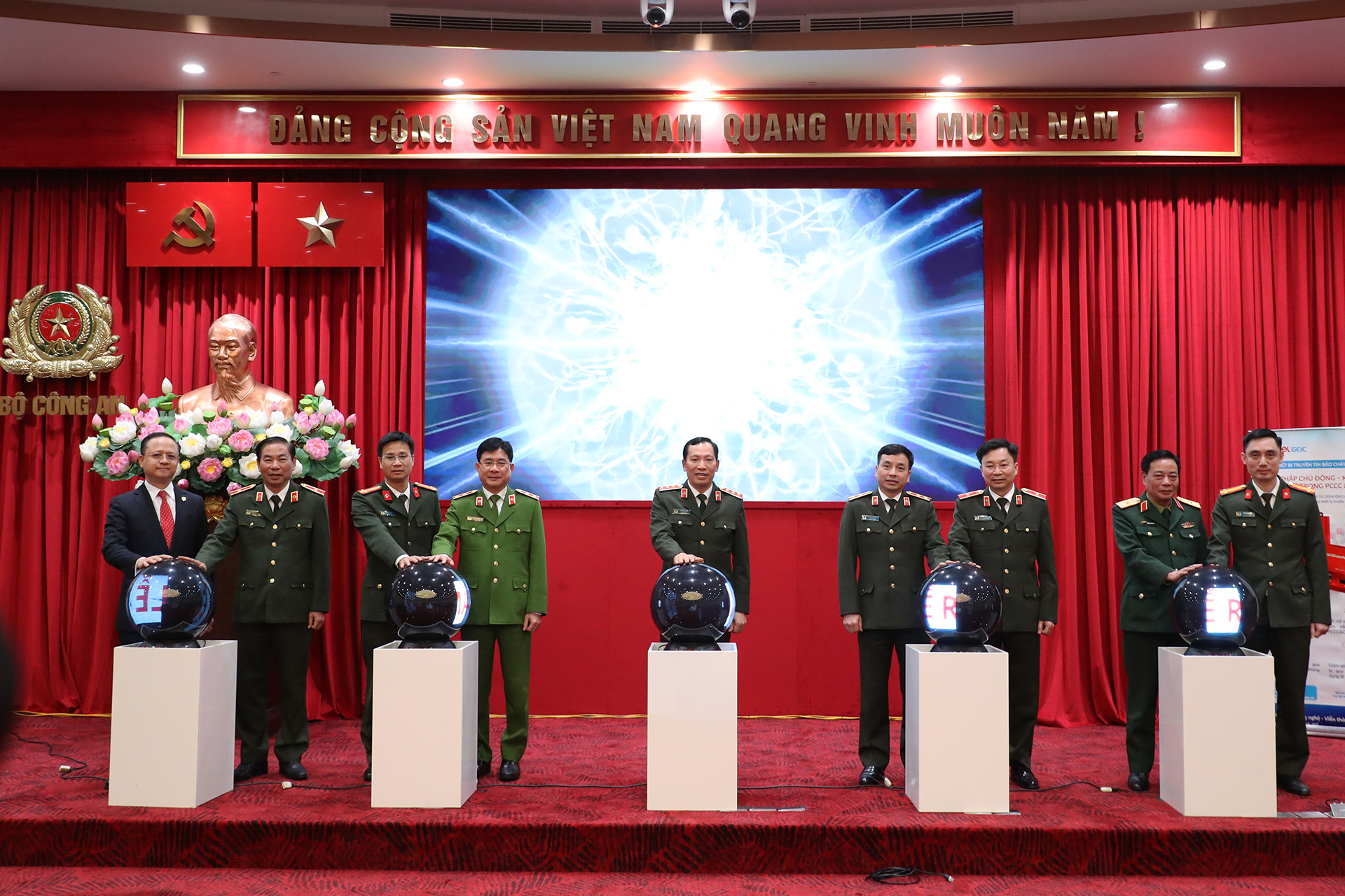 Bộ Công an ra mắt trung tâm chỉ huy kết nối hệ thống truyền tin, báo sự cố PCCC