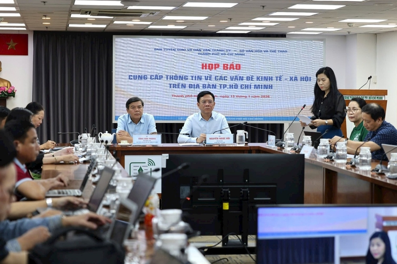 TPHCM muốn tăng trưởng hai con số, cần tháo gỡ ngay 4 'nút thắt' lớn