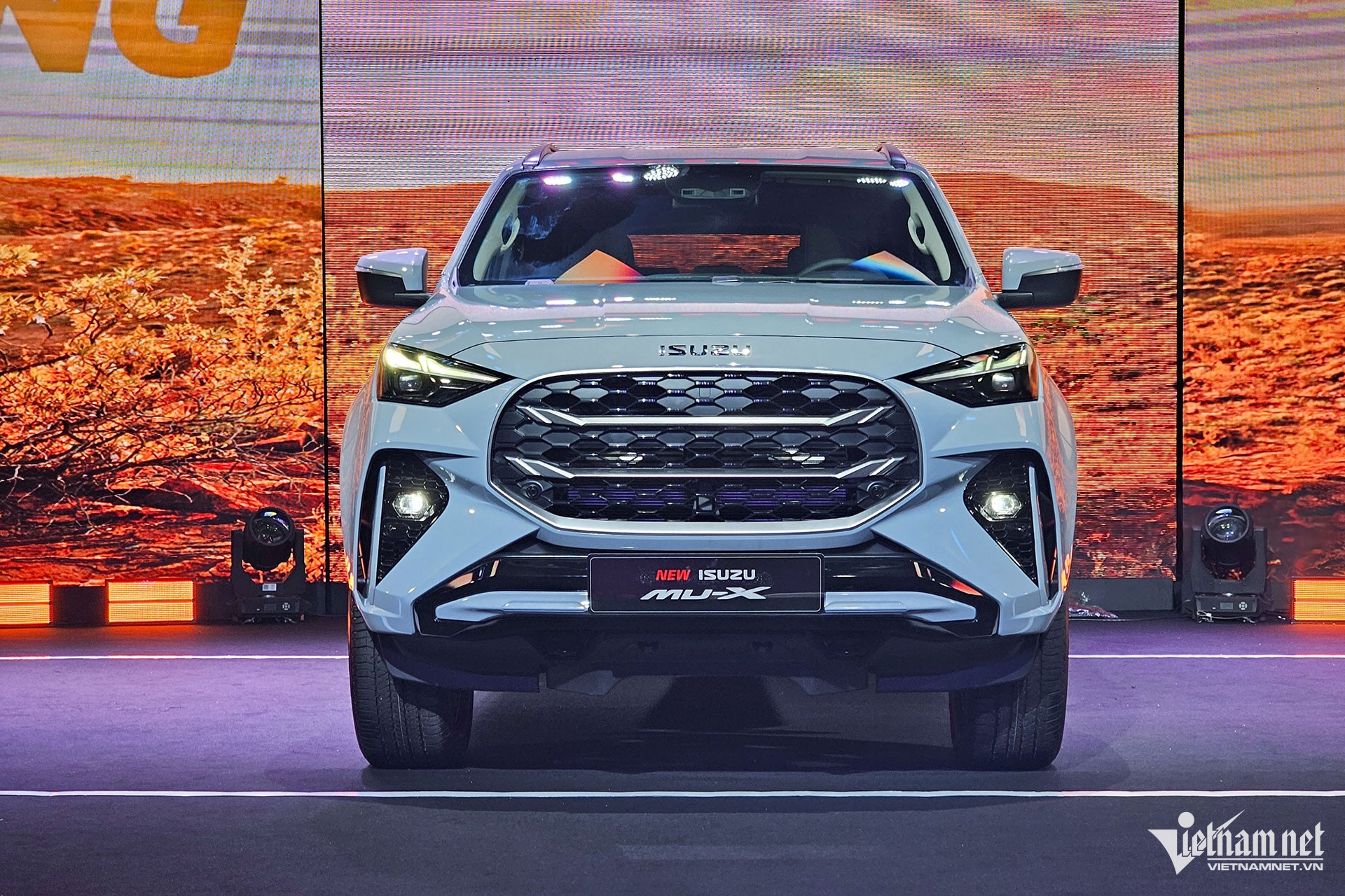 W-Isuzu Mu X 2025 (14).jpg