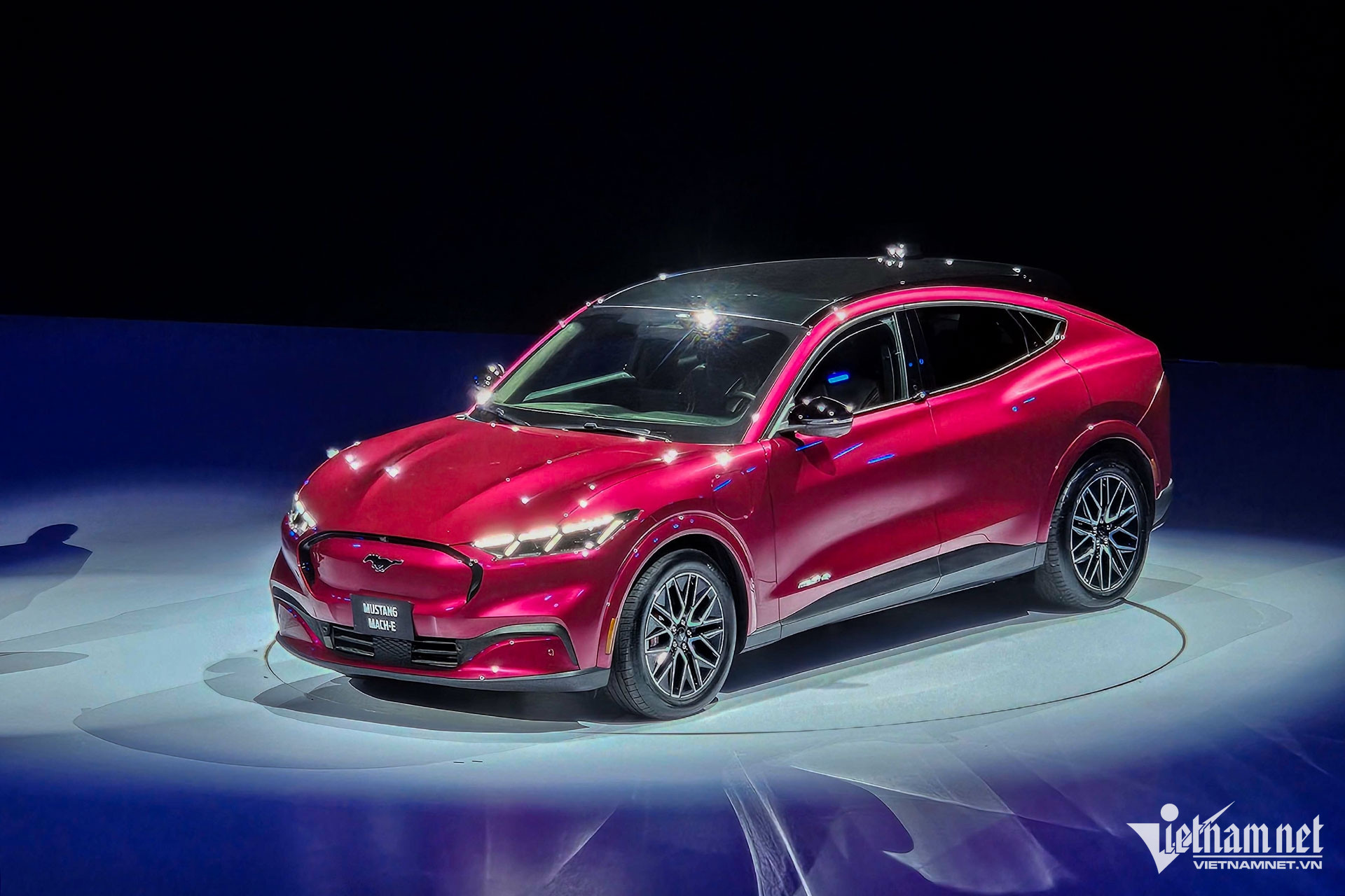 W-Mustang Mach E (1).jpg
