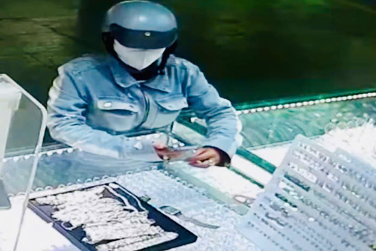 Bản tin cuối ngày 16/1: 7 giờ truy bắt nữ quái liên tiếp trộm tiệm vàng ở TPHCM