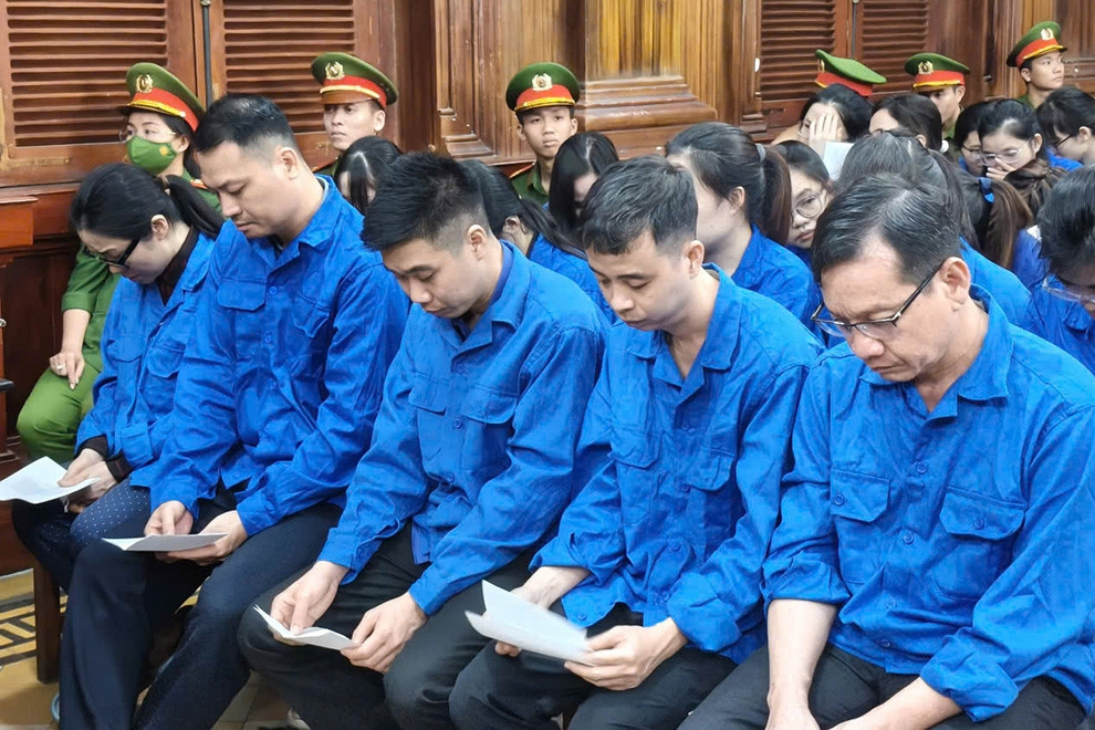 100 bị cáo hầu tòa trong vụ cấp hàng nghìn phiếu kết quả thử nghiệm giả