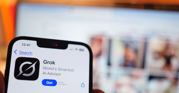 "Bố già AI" lên tiếng về bê bối ảnh khiêu dâm của Grok