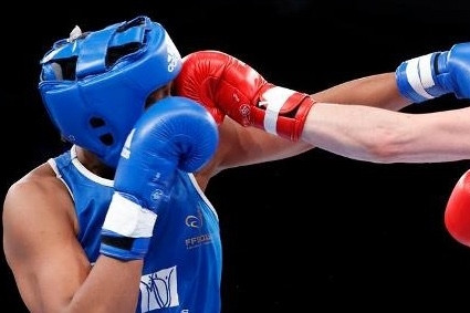 Chủ quan với dấu hiệu tê tay chân, huấn luyện viên boxing phải ngồi xe lăn