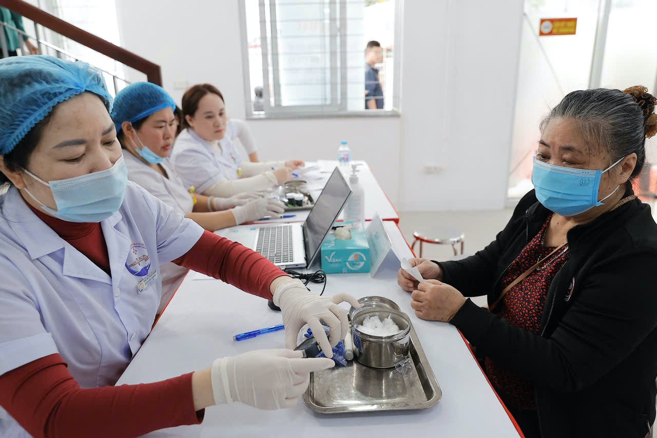 Người dân Hà Nội khám chữa bệnh ở trạm y tế, hội chẩn thẳng bệnh viện tuyến trên