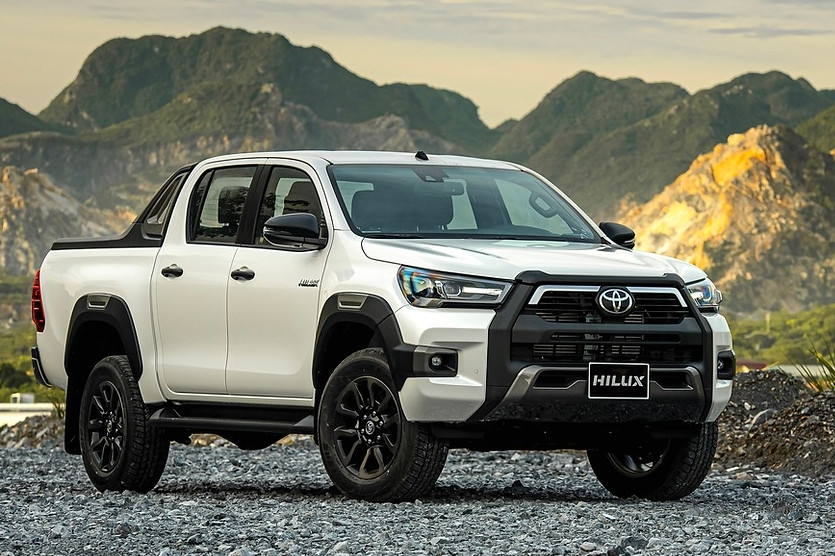 Phân khúc xe bán tải 2025: Toyota Hilux vượt Triton một tháng, nhưng thua cả năm
