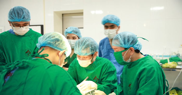 11 năm lọc máu, chàng trai 27 tuổi nhận món quà "sự sống" từ cha