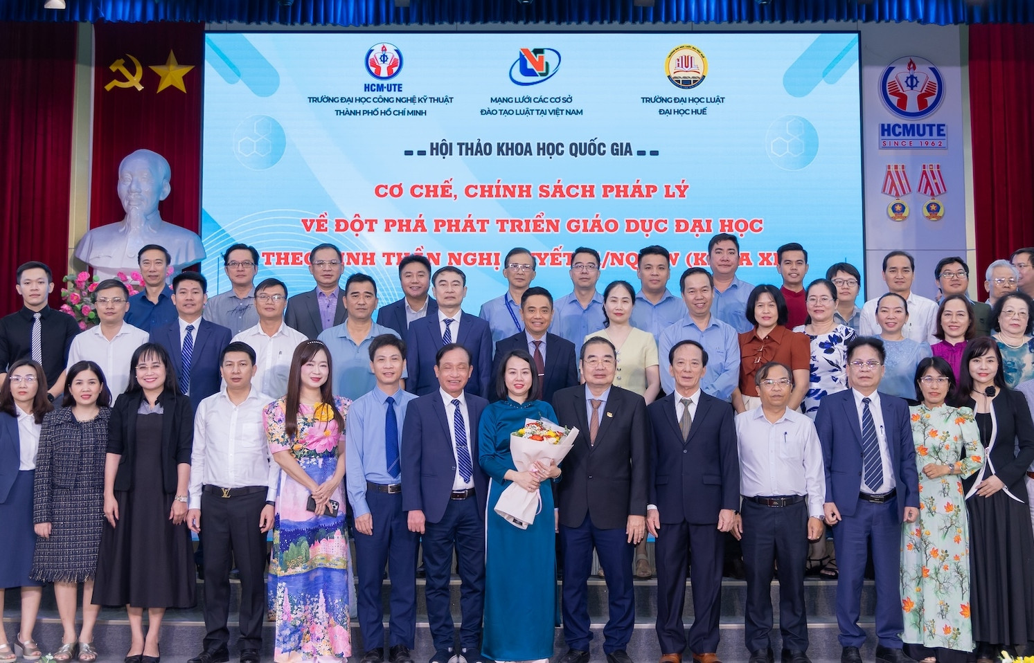 Cả nước có gần 94.000 giảng viên đại học, nhưng số giáo sư, tiến sĩ chưa đến 1/3