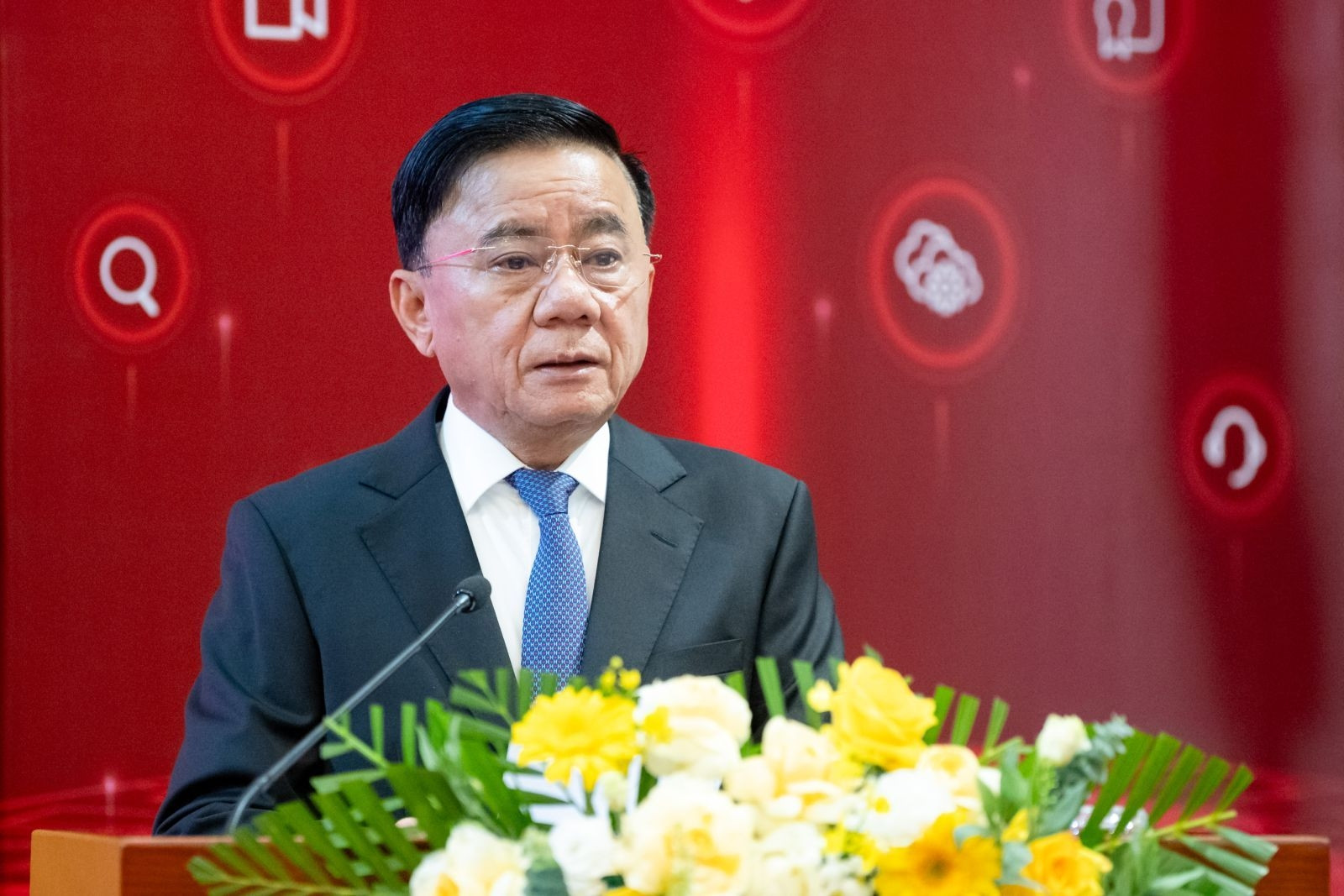 Bộ Chính trị: Khắc phục triệt để tư tưởng bảo thủ, giáo điều trong nghiên cứu lý luận