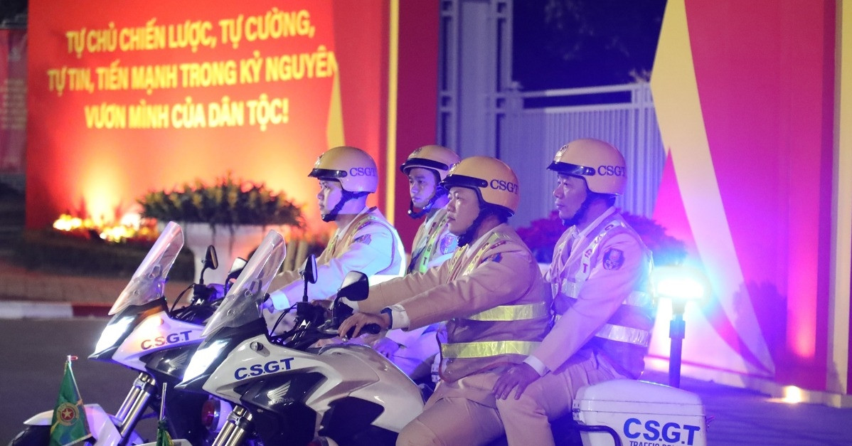 CSGT Hà Nội dùng camera AI, tăng cường tuần tra đêm để bảo vệ Đại hội Đảng XIV