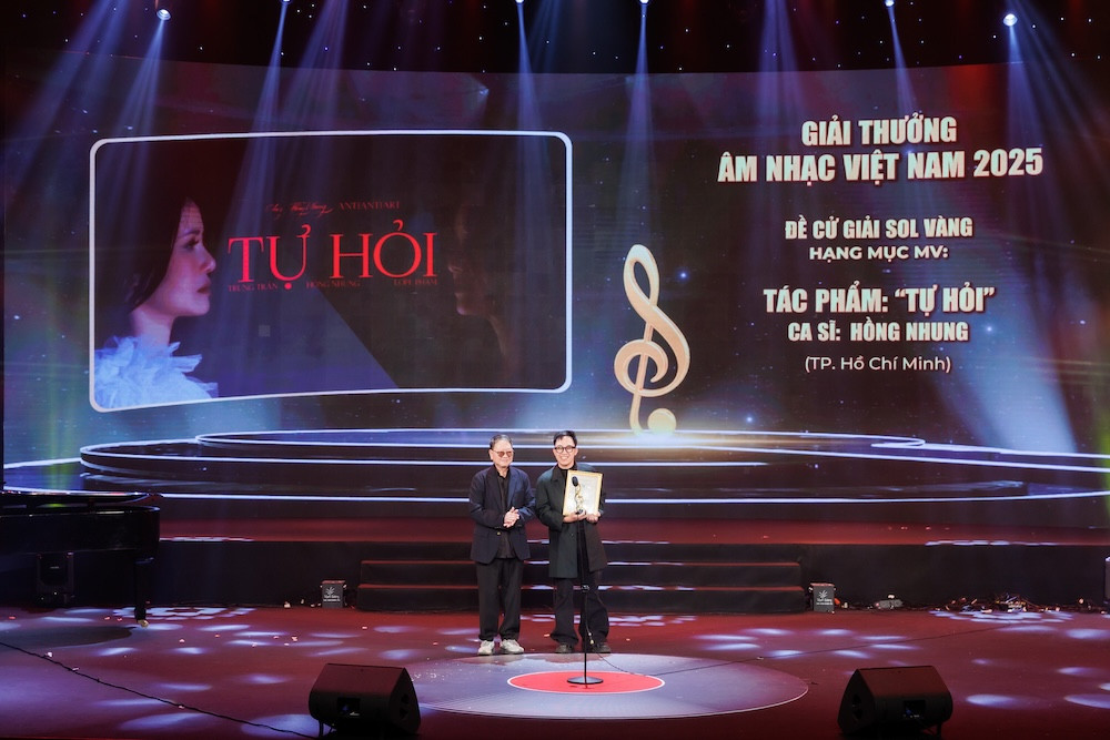 Đại diện MV Tự hỏi nhận Sol Vàng.jpg