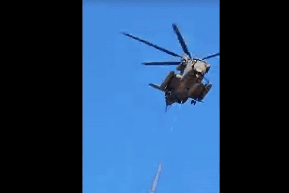 Đứt dây cáp khi cứu hộ, trực thăng quân sự Israel lao thẳng xuống đất