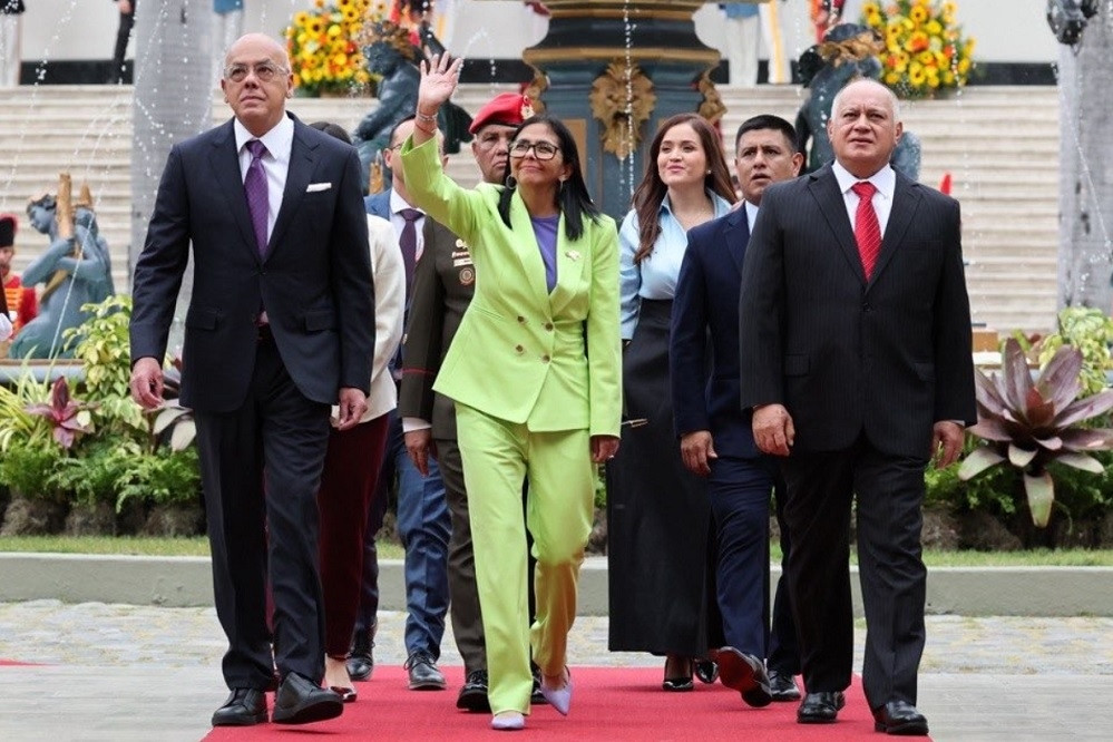  Giám đốc CIA có cuộc gặp bất ngờ với Tổng thống lâm thời Venezuela 