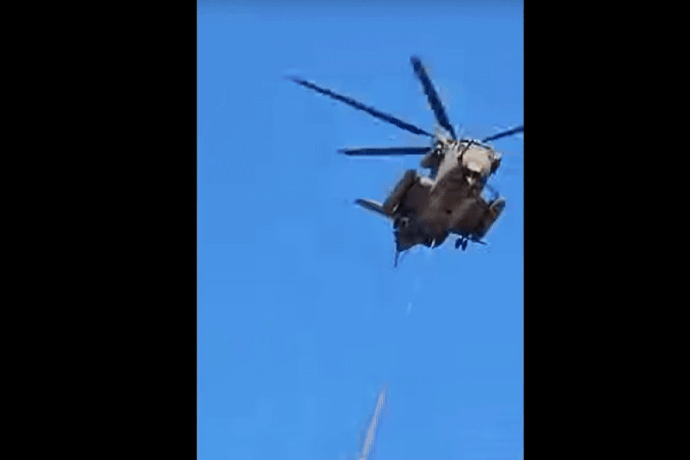 IsraeliBlackHawkCrashedDuringEvacuation MilitarnyiMozillaFirefox2026 01 1709 12 33online video cutter.com ezgif.com resize.gif