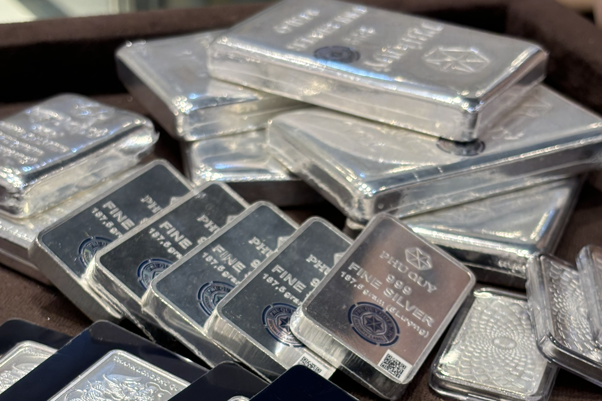 Giá bạc hôm nay 18/1/2026 kết thúc tuần chao đảo, bạc tăng gần 10 triệu đồng/kg