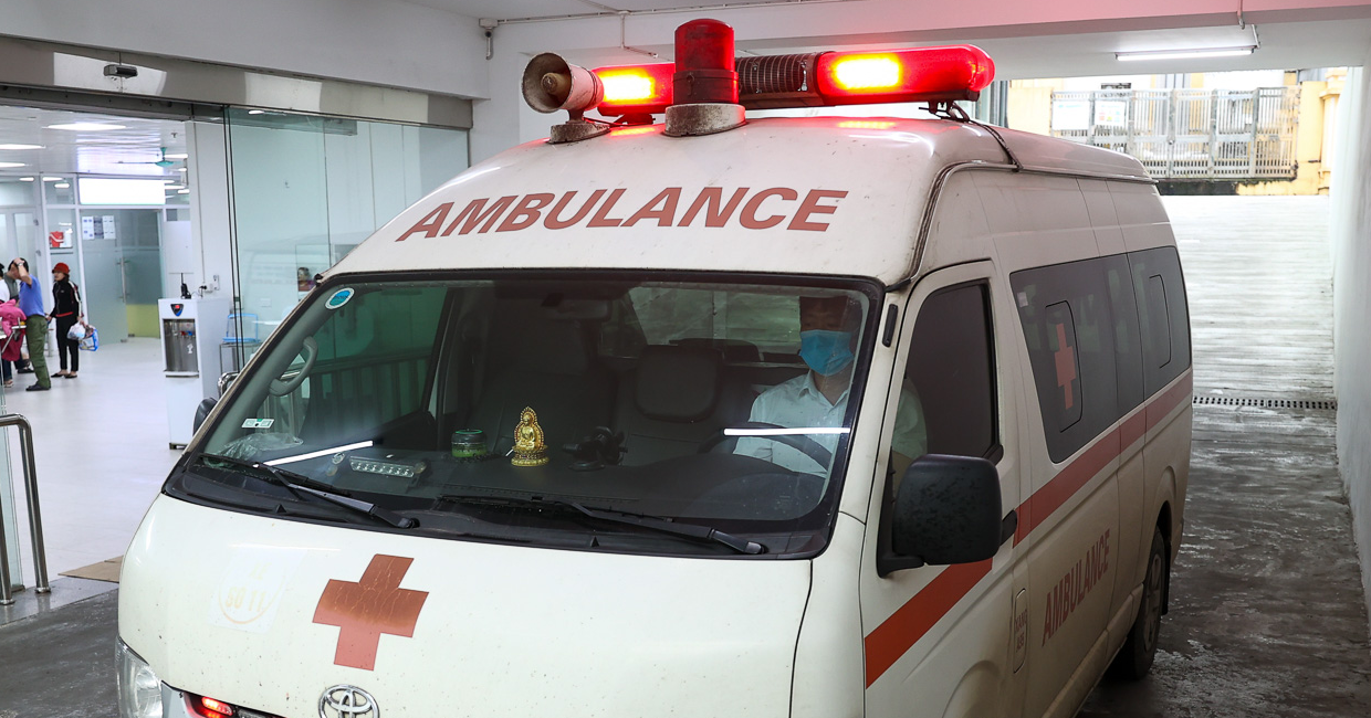 Người đàn ông phải đi cấp cứu sau khi làm theo lời mách ngâm chân