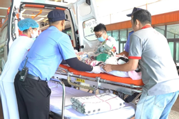 Thói quen khiến bé trai phải đi cấp cứu khi đang học bài YwAAAAAAQABAAACAUwAOw==