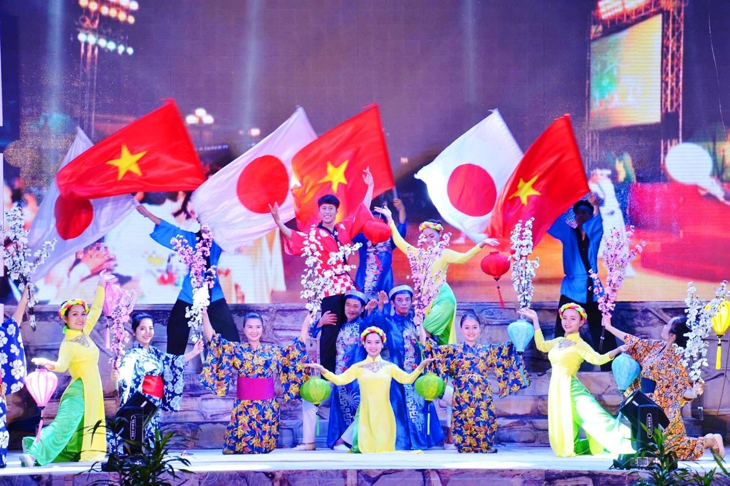 Những dấu ấn đặc biệt của ngoại giao văn hoá Việt Nam