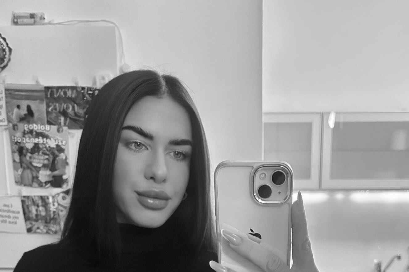 Nữ người mẫu 29 tuổi tử vong sau khi bị siết cổ và đâm nhiều nhát