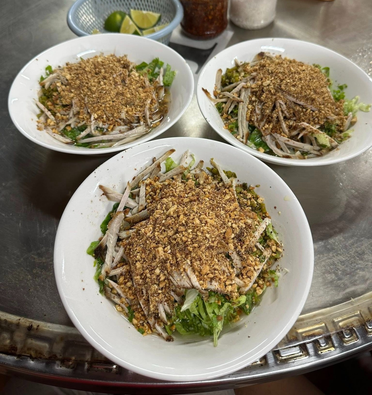 Khách Tây thử 2 món phở lạ miệng ở Lào Cai, khen ngon, khó tìm thấy ở nơi khác phở chua Bắc Hà Vi Nhung.jpg