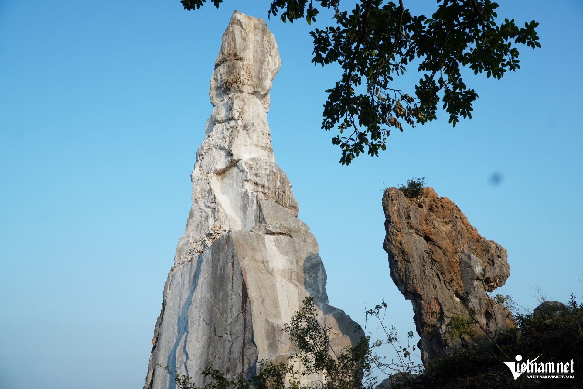 W-a2Cận cảnh hòn Vọng Phu ở Thanh Hóa.JPG.jpg