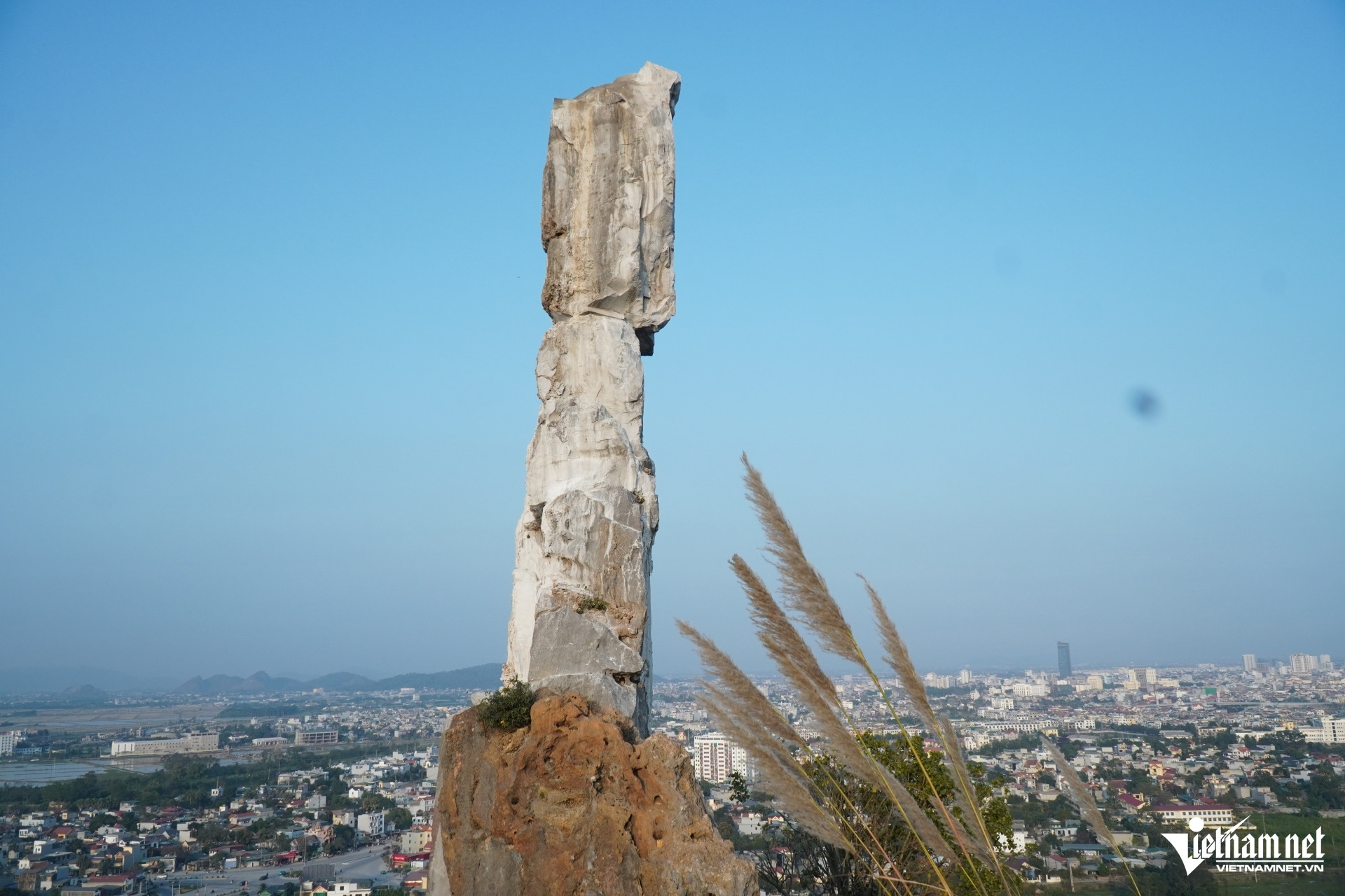 W-a3Cận cảnh hòn Vọng Phu ở Thanh Hóa.JPG.jpg