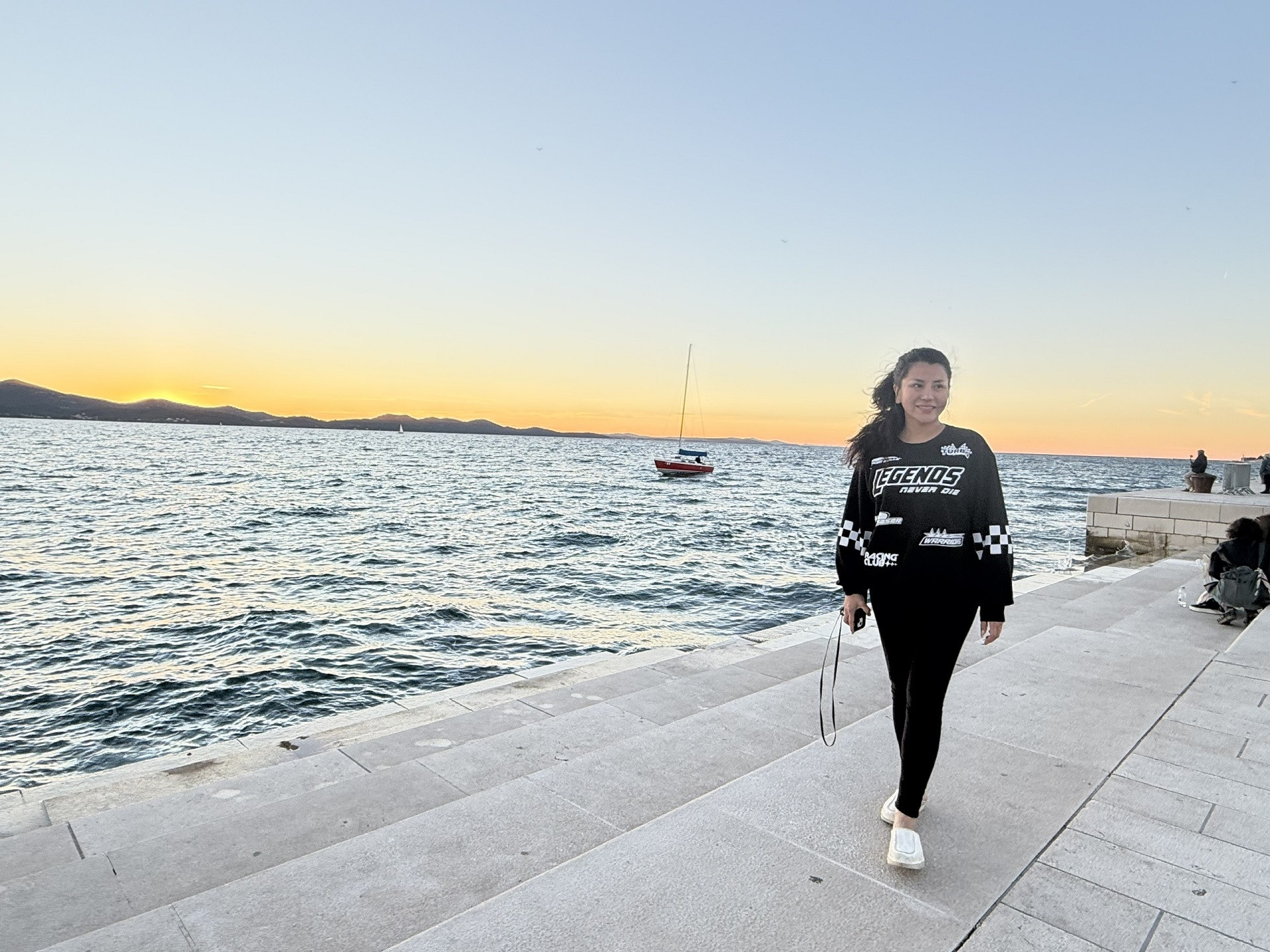 4 nữ du khách Việt lái xe đi 25 quốc gia trong năm 2025, kể khoảnh khắc sinh tử z7437116832514_ce62147218cda2aad0370bccdc900085.jpg