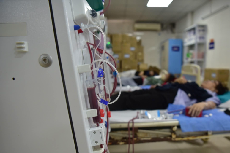 Chàng trai 26 tuổi suy thận giai đoạn cuối từ dấu hiệu ở mắt