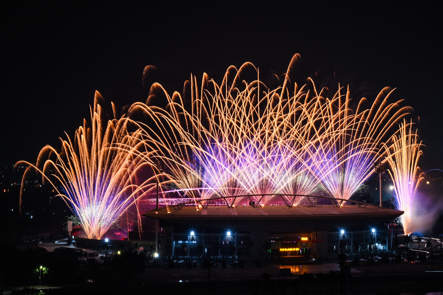 Gần 200 quả pháo hoa hỏa thuật được bắn diễn tập tại sân vận động Mỹ Đình