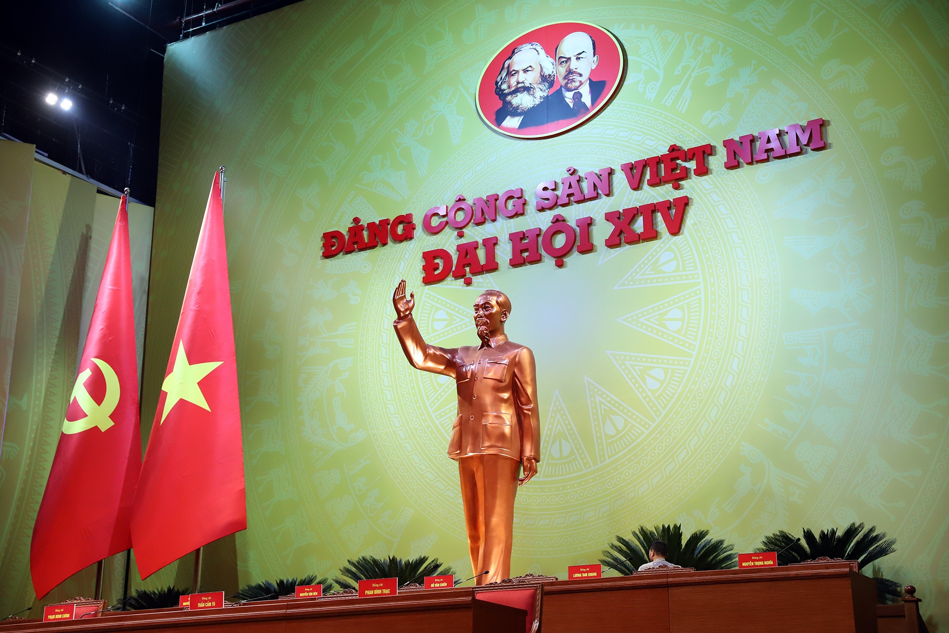 Đại hội 14 của Đảng bước vào ngày làm việc đầu tiên