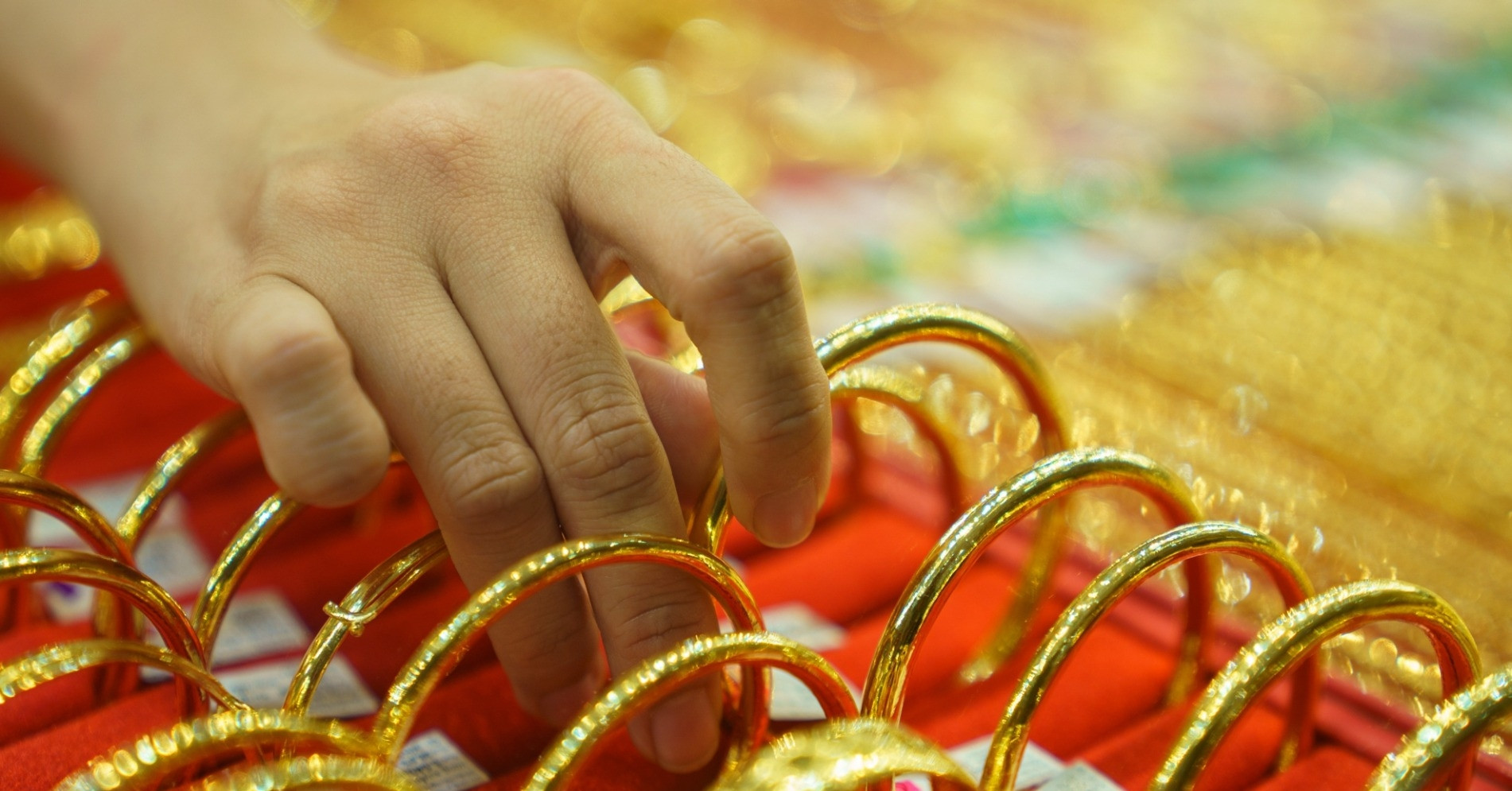 Giá vàng giảm mạnh, vẫn kỳ vọng vào đợt tăng giá mới