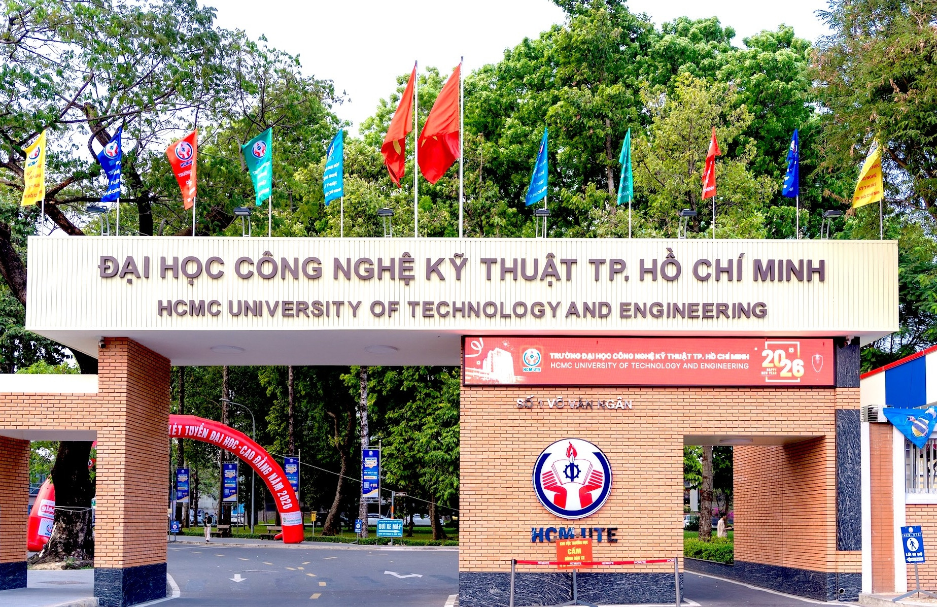 Hiệu trưởng nói về việc đổi tên Trường ĐH Sư phạm Kỹ thuật TPHCM