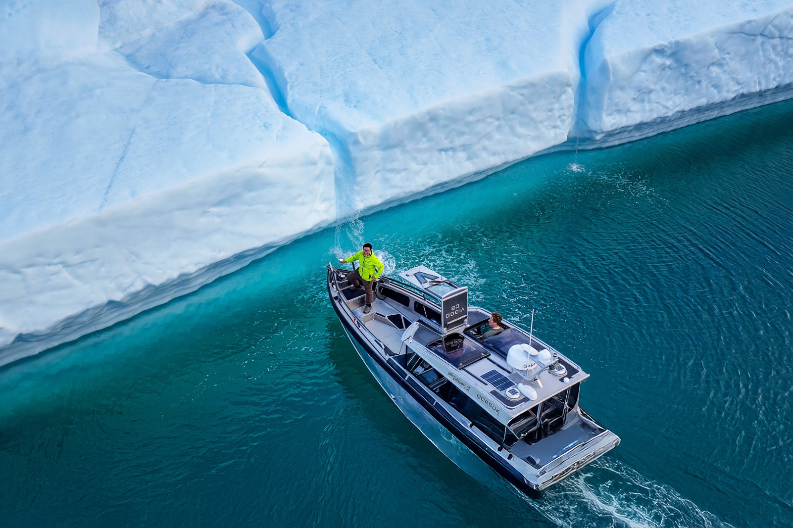 Khách Việt ghé 'hòn đảo lớn nhất thế giới', ngắm cá voi và mặt trời lúc nửa đêm