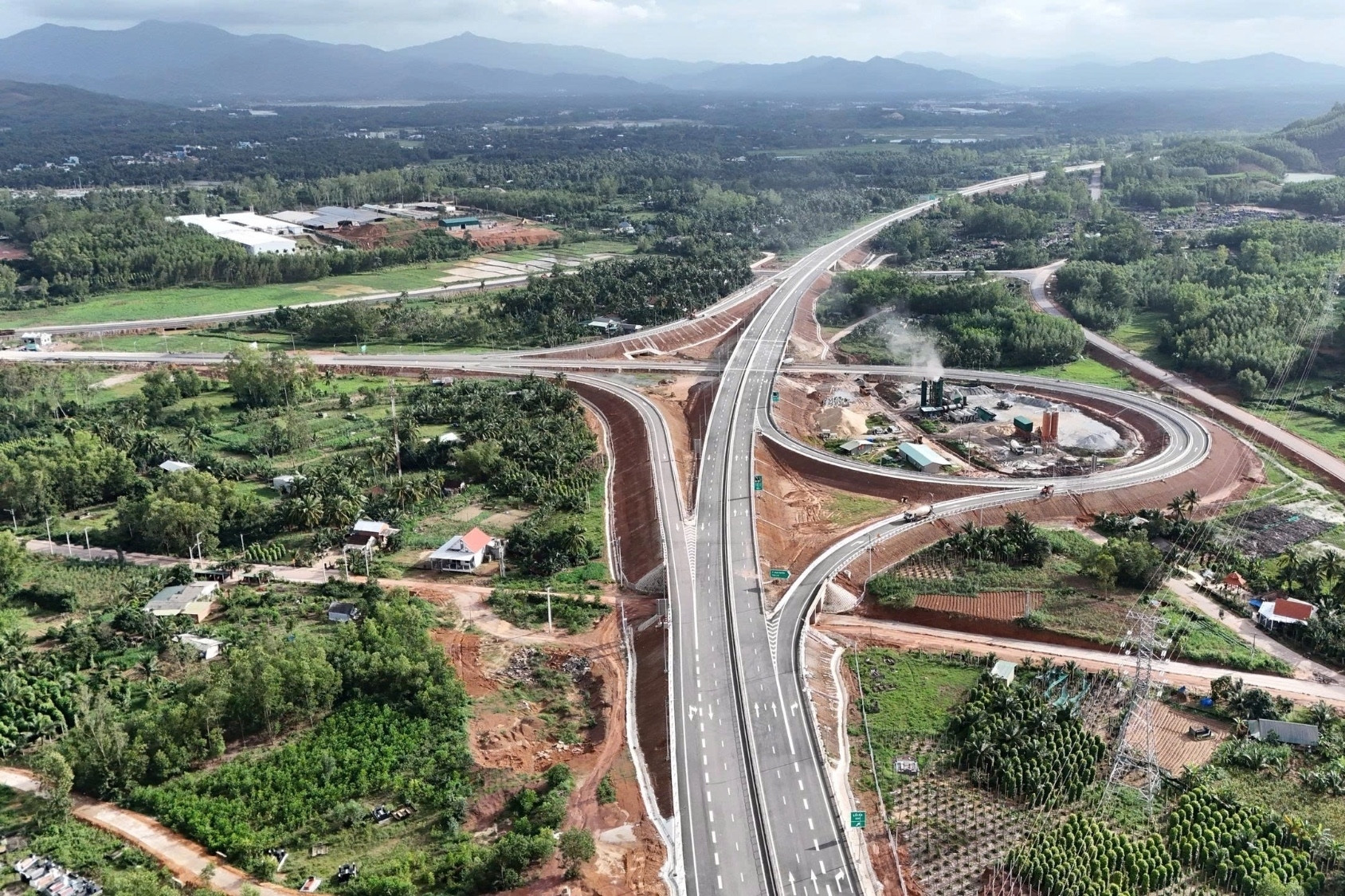 Loạt dự án thành phần cao tốc Bắc – Nam 'chạy đua' để khai thác trước Tết